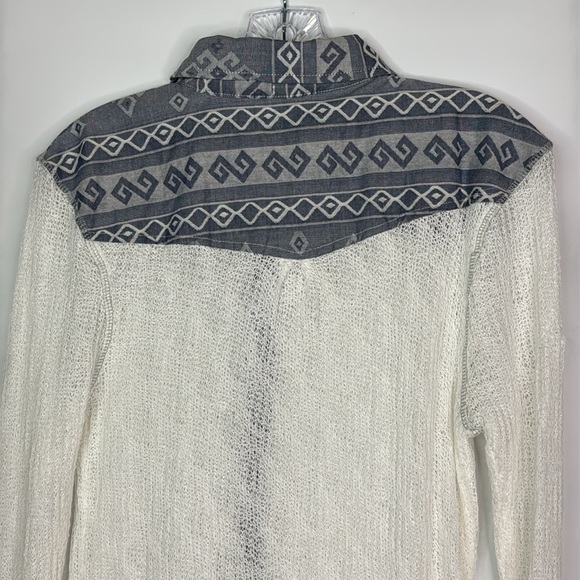Gimmicks by BKE long Sleeve Button Up Southwestern Shirt Size Small NWT - Picture 5 of 8